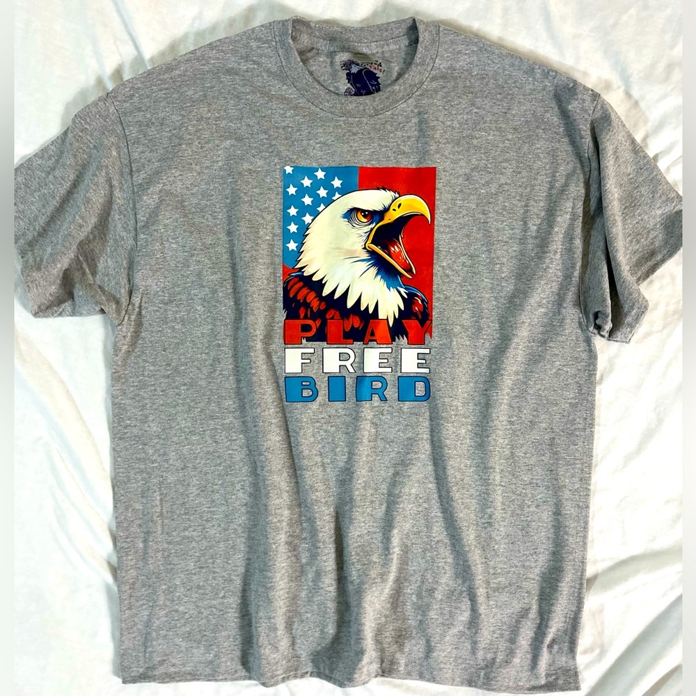Play Free Bird ‘Merica USA American Eagle Red/White/Blue Men’s Gray Tee NWT